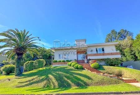 Casa em Condomínio com 800m², 3 quartos, 3 suítes, 4 vagas, no bairro Querência em Porto Alegre