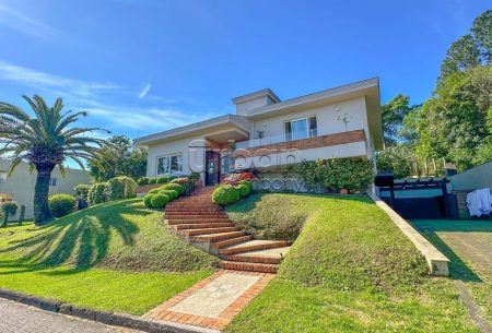 Casa em Condomínio com 800m², 3 quartos, 3 suítes, 4 vagas, no bairro Querência em Porto Alegre