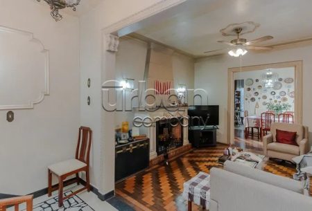 Casa com 205m², 3 quartos, 3 vagas, no bairro Rio Branco em Porto Alegre