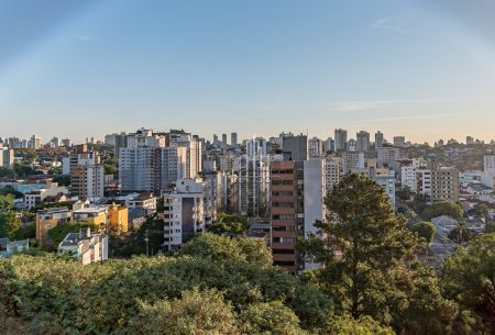 Apartamento com 89m², 3 quartos, 1 suíte, 2 vagas, no bairro Passo da Areia em Porto Alegre