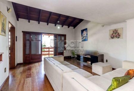 Casa com 247m², 3 quartos, 1 suíte, 6 vagas, no bairro Cristo Redentor em Porto Alegre