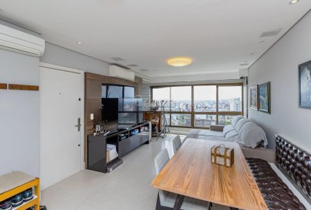 Apartamento com 105m², 3 quartos, 1 suíte, 2 vagas, no bairro Rio Branco em Porto Alegre