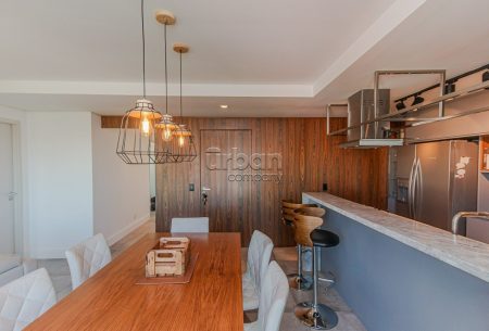 Apartamento com 81m², 2 quartos, 1 suíte, 2 vagas, no bairro Moinhos de Vento em Porto Alegre