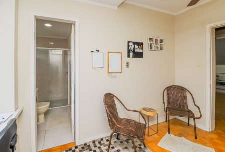 Apartamento com 74m², 3 quartos, 1 suíte, 2 vagas, no bairro Higienópolis em Porto Alegre