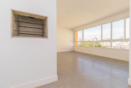 Apartamento com 53m², 1 quarto, 1 suíte, 2 vagas, no bairro Passo da Areia em Porto Alegre