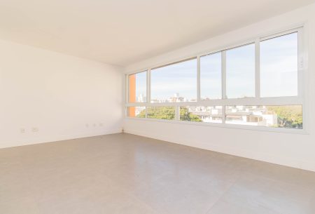 Apartamento com 53m², 1 quarto, 1 suíte, 2 vagas, no bairro Passo da Areia em Porto Alegre