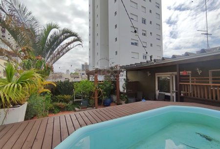 Cobertura com 125m², 4 quartos, 2 vagas, no bairro Petrópolis em Porto Alegre