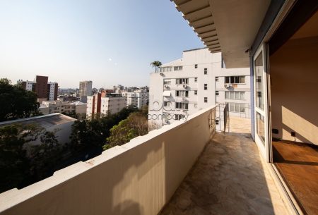 Apartamento com 195m², 3 quartos, 1 suíte, 2 vagas, no bairro Moinhos de Vento em Porto Alegre