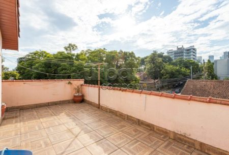 Casa com 164m², 3 quartos, 1 suíte, 2 vagas, no bairro Mont Serrat em Porto Alegre