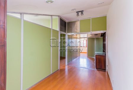 Sala com 55m², 1 vaga, no bairro Independência em Porto Alegre