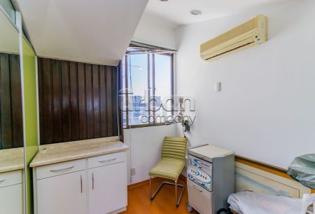 Sala com 55m², 1 vaga, no bairro Independência em Porto Alegre