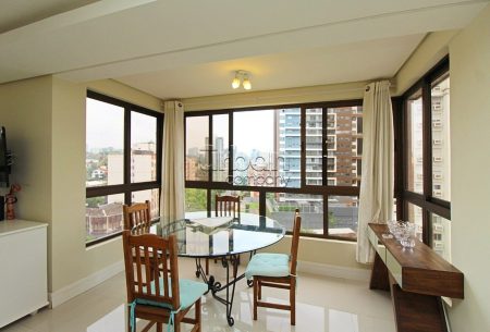 Apartamento com 104m², 2 quartos, 1 suíte, 2 vagas, no bairro Mont Serrat em Porto Alegre