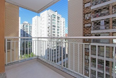 Apartamento com 83m², 3 quartos, 1 suíte, 2 vagas, no bairro Passo da Areia em Porto Alegre