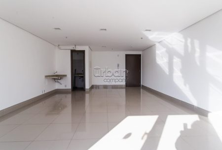 Sala com 47m², no bairro Praia de Belas em Porto Alegre