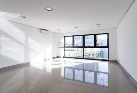 Sala com 47m², no bairro Praia de Belas em Porto Alegre