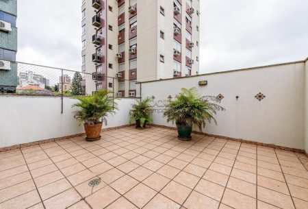 Apartamento Garden com 219m², 3 quartos, 1 suíte, 2 vagas, no bairro Petrópolis em Porto Alegre