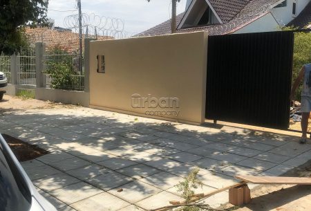 Terreno com 308m², no bairro Cristo Redentor em Porto Alegre