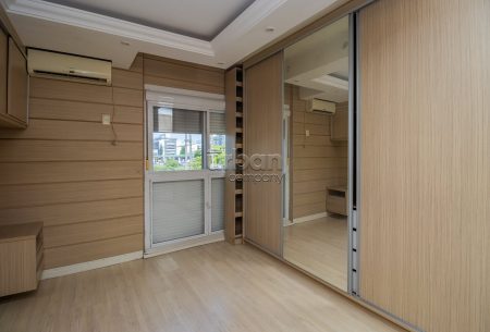 Apartamento com 146m², 3 quartos, 1 suíte, 1 vaga, no bairro Menido Deus em Porto Alegre