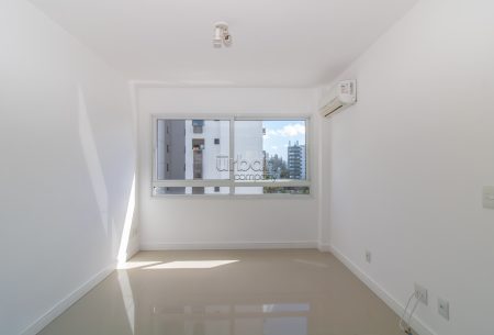 Apartamento com 70m², 2 quartos, 1 suíte, 2 vagas, no bairro Menino Deus em Porto Alegre