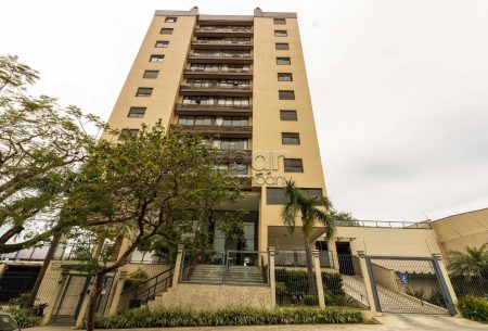 Apartamento com 108m², 3 quartos, 1 suíte, 2 vagas, no bairro Cristo Redentor em Porto Alegre