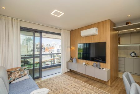 Apartamento com 77m², 2 quartos, 1 suíte, 2 vagas, no bairro Moinhos de Vento em Porto Alegre