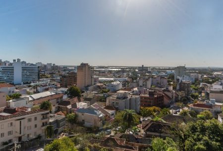 Apartamento com 120m², 3 quartos, 1 suíte, 2 vagas, no bairro Moinhos de Vento em Porto Alegre