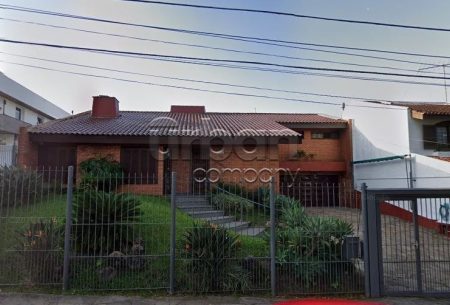 Casa com 400m², 4 quartos, 1 suíte, 4 vagas, no bairro Três Figueiras em Porto Alegre