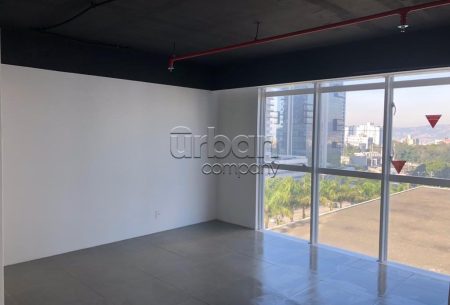 Sala com 71m², 2 vagas, no bairro Petrópolis em Porto Alegre