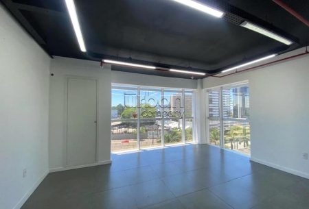 Sala com 71m², 2 vagas, no bairro Petrópolis em Porto Alegre