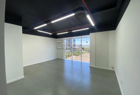 Sala com 71m², 2 vagas, no bairro Petrópolis em Porto Alegre