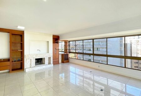 Apartamento com 183m², 3 quartos, 1 suíte, 3 vagas, no bairro Auxiliadora em Porto Alegre