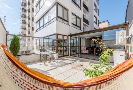 Apartamento Garden com 131m², 2 quartos, 2 suítes, 2 vagas, no bairro Rio Branco em Porto Alegre