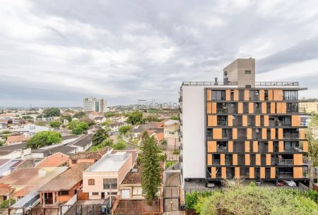 Apartamento com 72m², 2 quartos, 1 suíte, 1 vaga, no bairro Passo da Areia em Porto Alegre