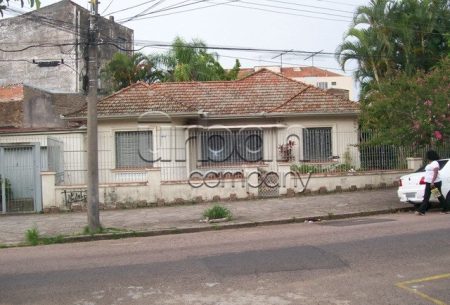 Casa com 180m², 4 quartos, 1 suíte, 4 vagas, no bairro São João em Porto Alegre