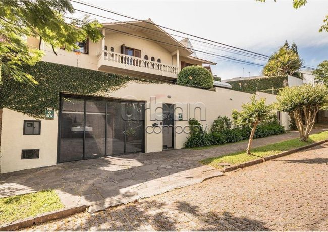 Casa com 640m², 4 quartos, 1 suíte, 6 vagas, no bairro Três Figueiras em Porto Alegre