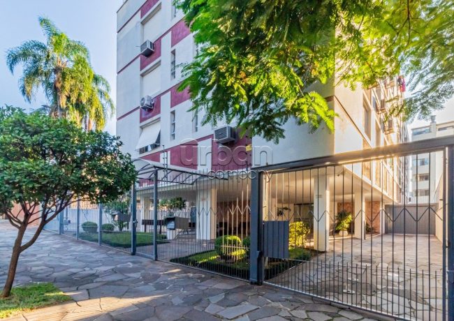 Cobertura com 185m², 3 quartos, 1 suíte, 1 vaga, no bairro Passo da Areia em Porto Alegre