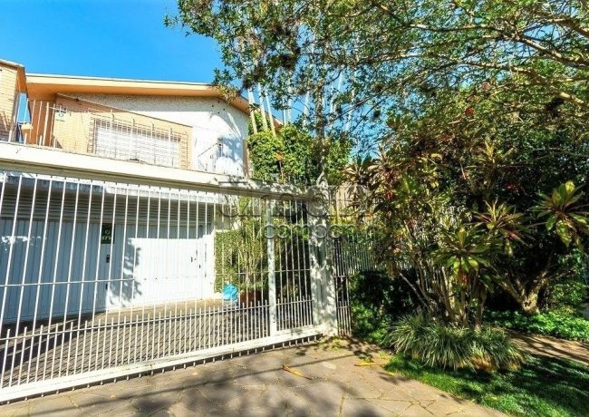 Casa com 240m², 4 quartos, 2 suítes, 2 vagas, no bairro Chácara da Pedras em Porto Alegre