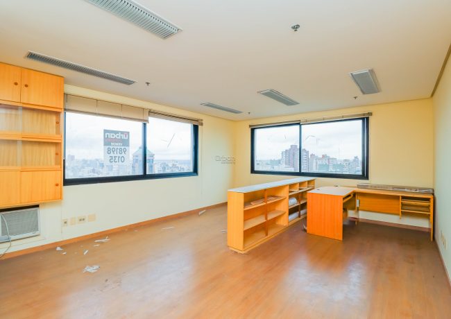 Sala com 30m², 1 vaga, no bairro Higienópolis em Porto Alegre