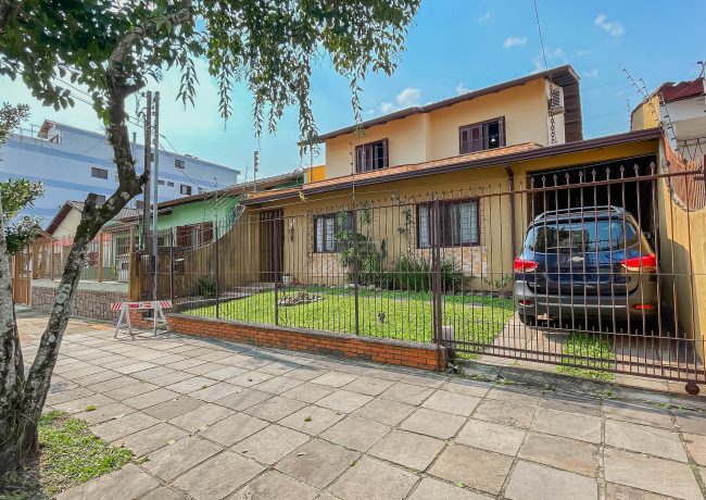 Casa com 377m², 4 quartos, 1 suíte, 2 vagas, no bairro Cristo Redentor em Porto Alegre