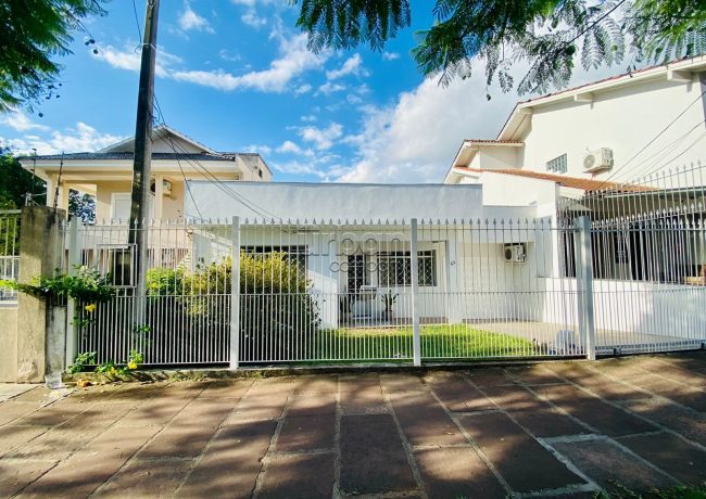 Casa com 112m², 3 quartos, 1 suíte, 2 vagas, no bairro Vila Ipiranga em Porto Alegre