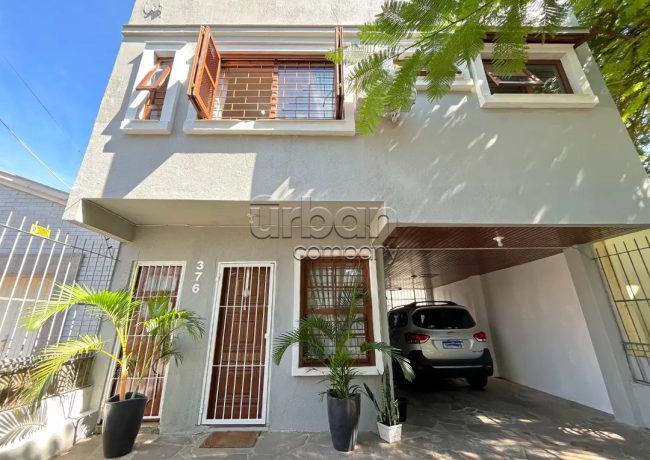 Casa com 180m², 4 quartos, 4 suítes, 3 vagas, no bairro Partenon em Porto Alegre