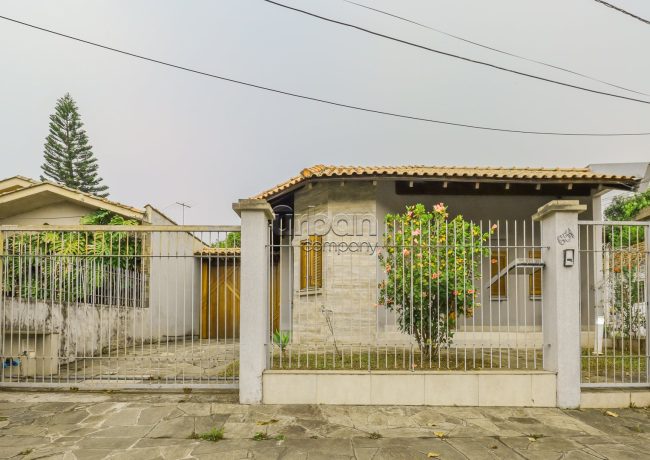 Casa com 360m², 3 quartos, 1 suíte, 2 vagas, no bairro Chácara Das Pedras em Porto Alegre