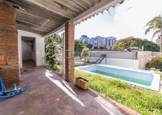 Casa com 252m², 4 quartos, 1 suíte, 4 vagas, no bairro Boa Vista em Porto Alegre