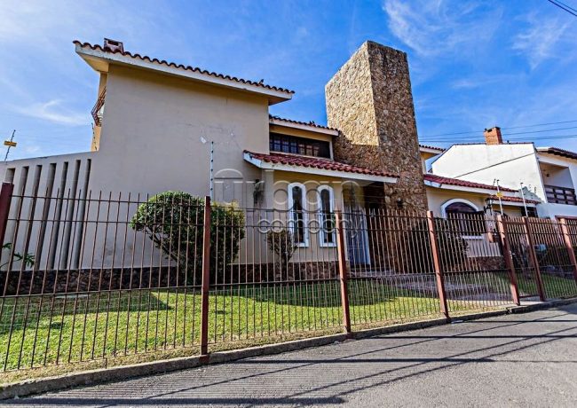 Casa com 546m², 6 quartos, 7 vagas, no bairro Jardim Planalto em Porto Alegre