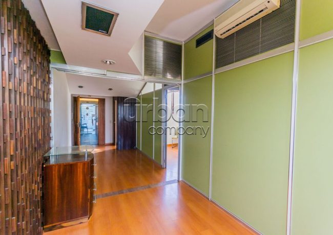 Sala com 55m², 1 vaga, no bairro Independência em Porto Alegre