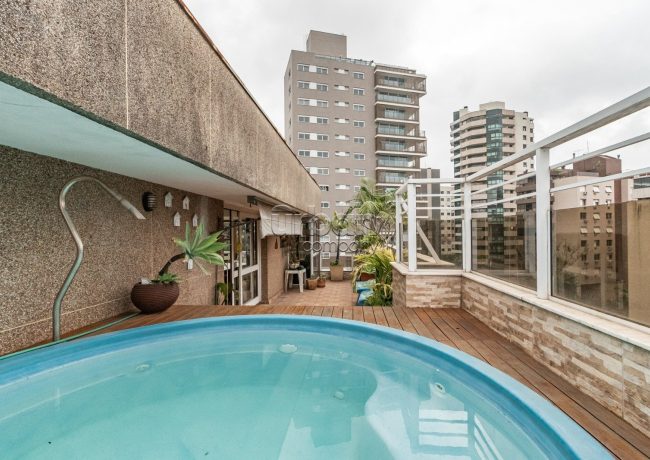 Cobertura com 297m², 3 quartos, 1 suíte, 3 vagas, no bairro Petrópolis em Porto Alegre