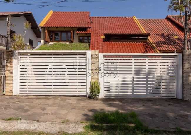 Casa com 350m², 4 quartos, 1 suíte, 3 vagas, no bairro Jardim Itu em Porto Alegre