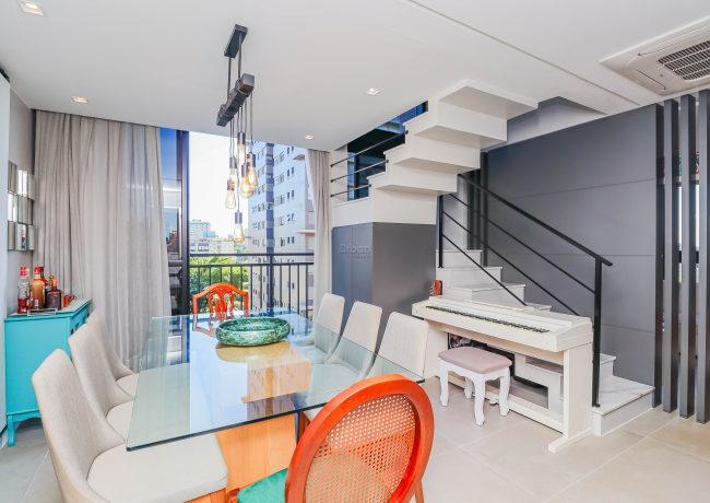 Apartamento Duplex com 109m², 3 quartos, 2 suítes, 2 vagas, no bairro Mont Serrat em Porto Alegre