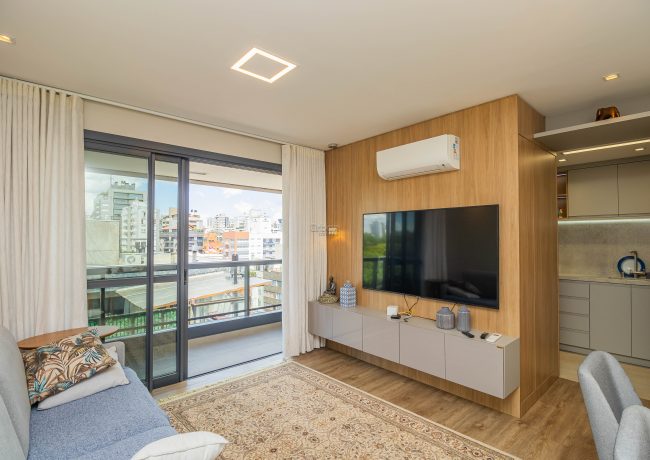 Apartamento com 77m², 2 quartos, 1 suíte, 2 vagas, no bairro Moinhos de Vento em Porto Alegre