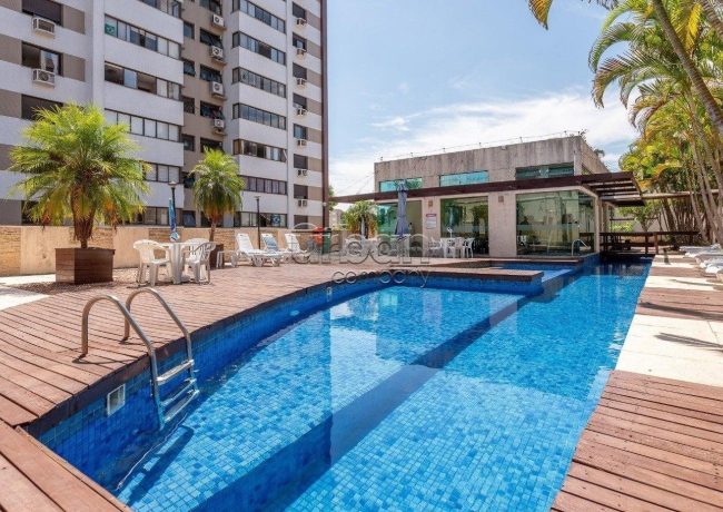 Apartamento com 950m², 3 quartos, 1 suíte, 2 vagas, no bairro Cristo Redentor em Porto Alegre